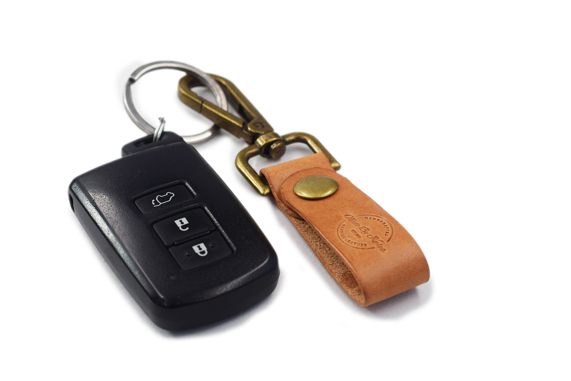 2022 Designer Leather Keychain For Men And Women Luxury Handmade Leather Car  Keyring With Bee Buckle, Multicolor Pendant Accessory For Bags And Cars  From Halloone, $11.36